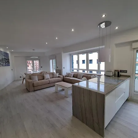 131a - Espectacular 8 Personas Puerto By R2r Consulting ヒホン